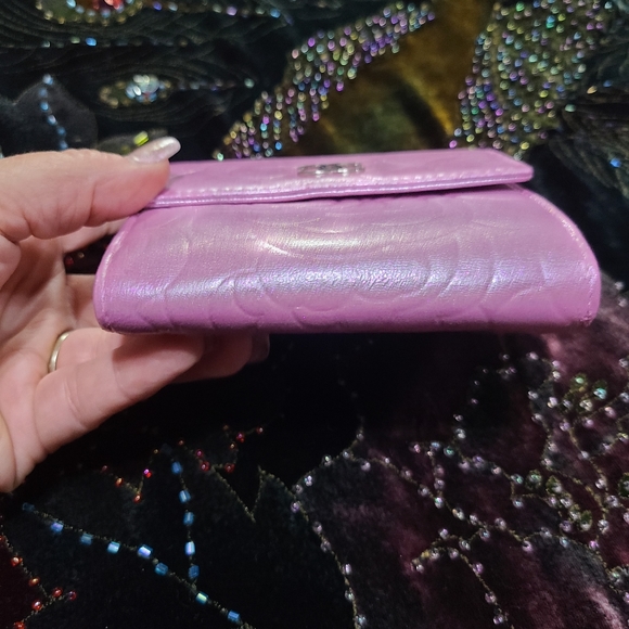 Chanel Camelia Iridescent Wallet - Picture 5 of 17